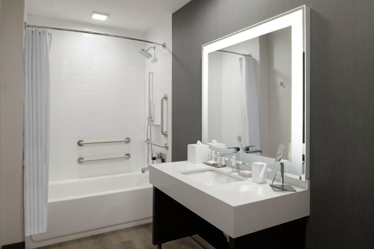 Marriott Tacoma Downtown Hotel Екстериор снимка
