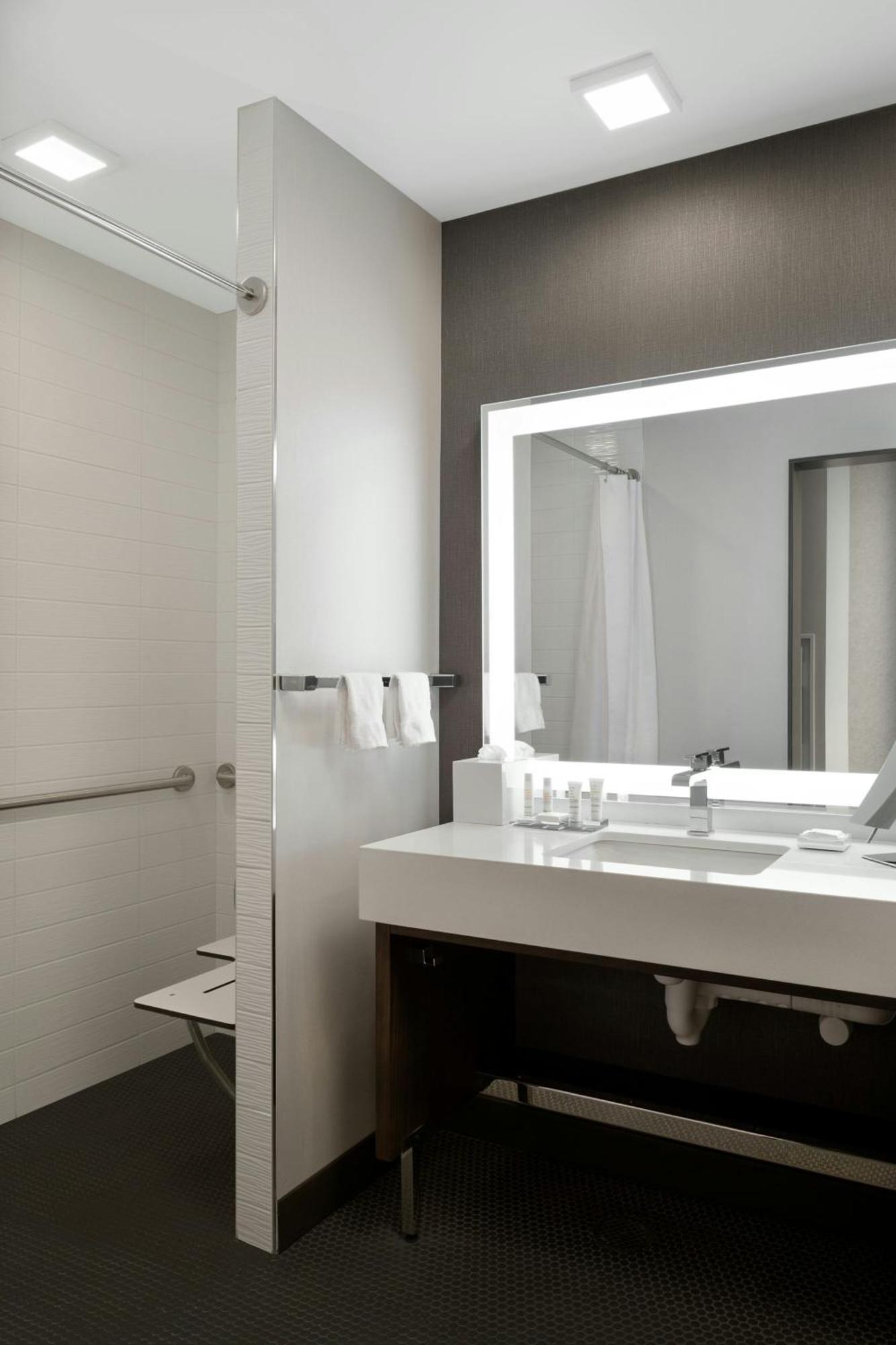 Marriott Tacoma Downtown Hotel Екстериор снимка
