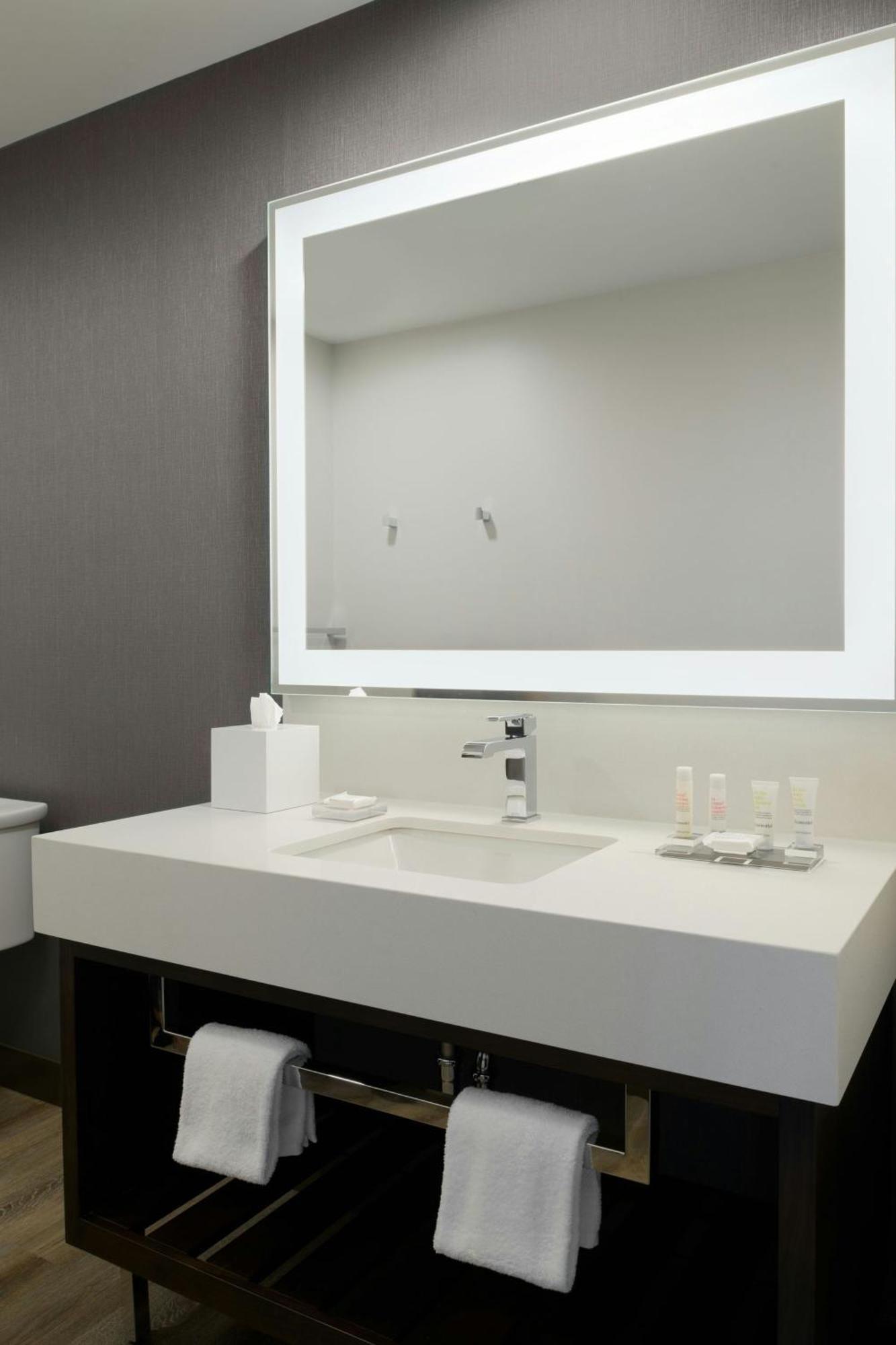 Marriott Tacoma Downtown Hotel Екстериор снимка